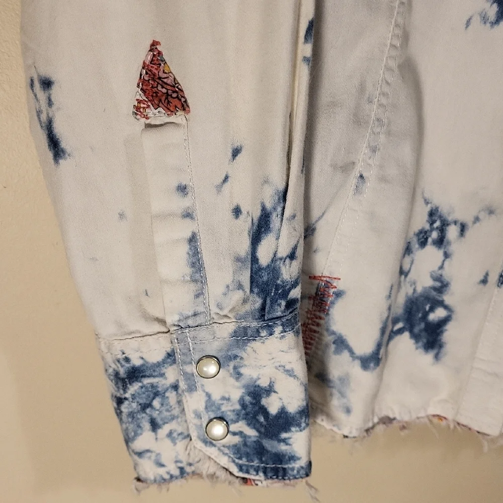 Micheal Ryan Embroidered Tie-Dye Denim Shirt  With Pearl Snaps- L - Picture 4 of 10